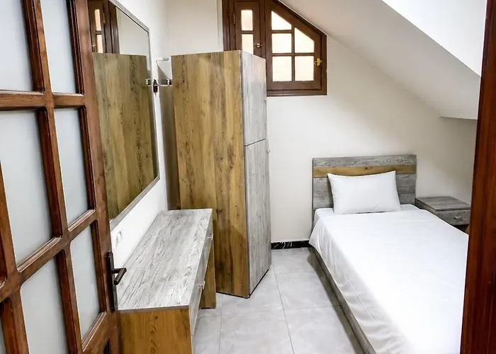 3 Bedroom Dp With Pool *